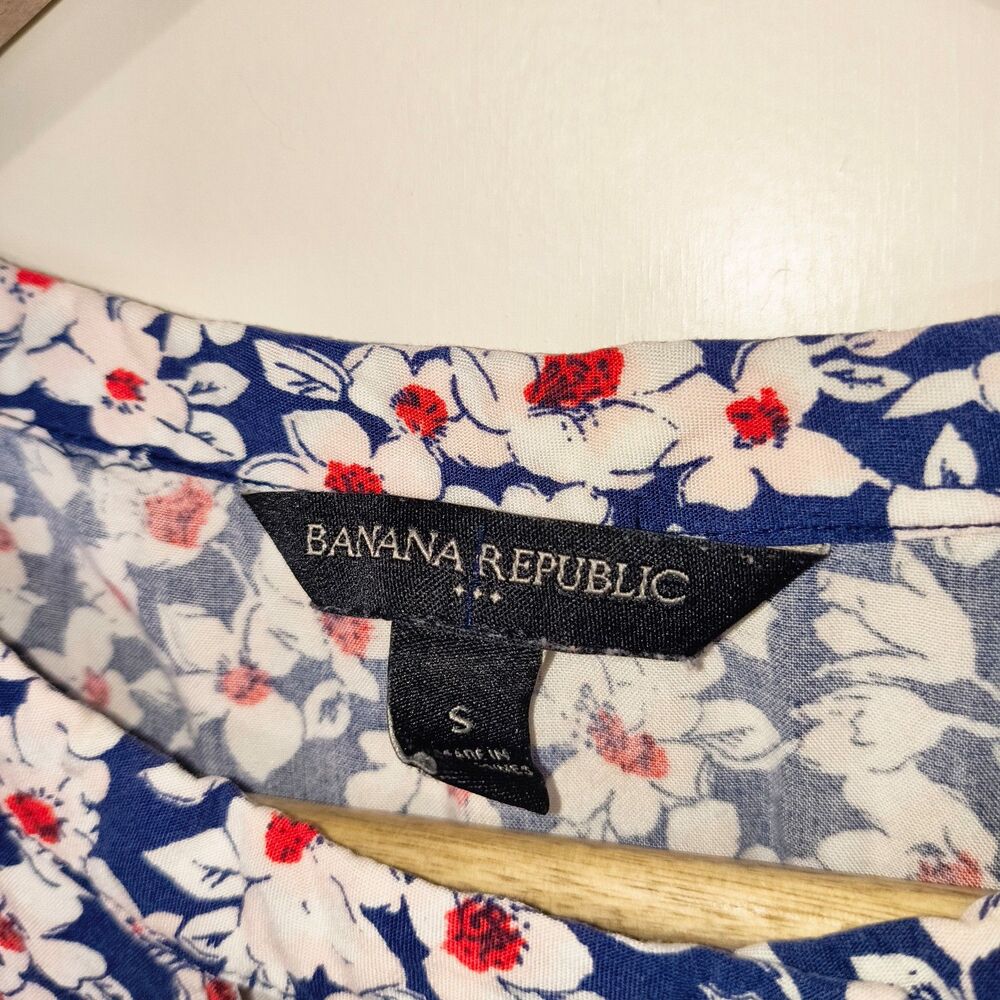 Banana Republic Short Sleeve Red and Blue Floral Blouse